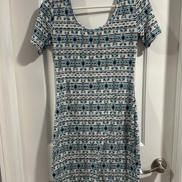 Mudd Pattern Body-con Dress - Picture 4 of 4